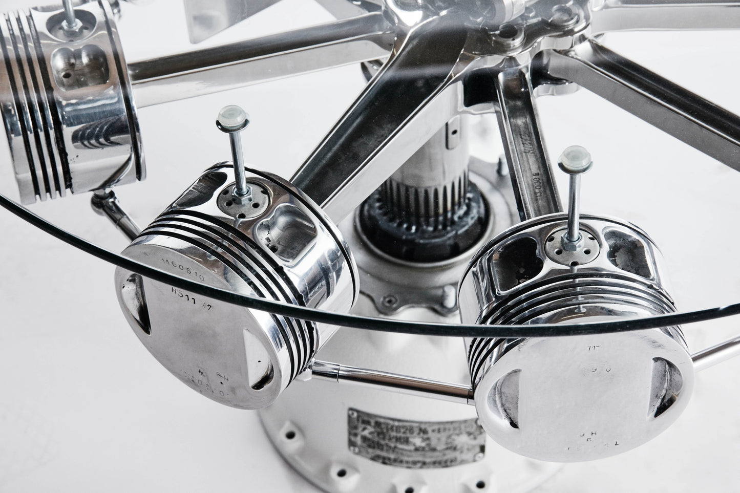Couchtisch “ASTRO” – Kurbelwelle aus Sternmotor